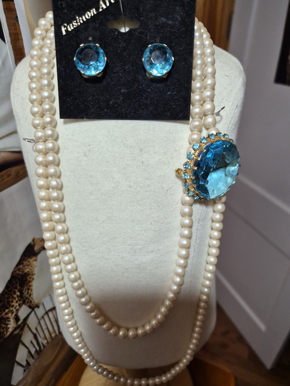 STUNNING!! Vintage Long Ivory Pearl Necklace with Blue Glass Brooch